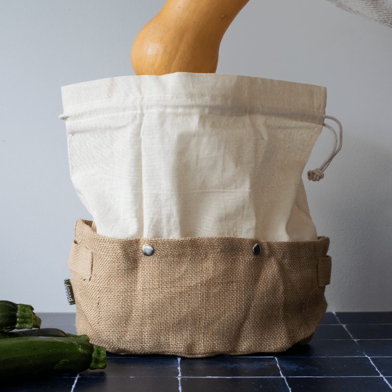 2 in 1: Storage basket and removable bag