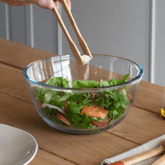 Round glass bowl and bamboo lid