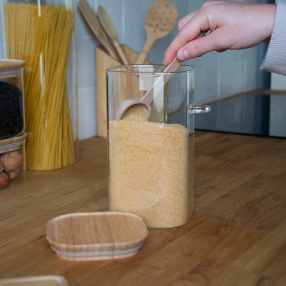 Square tin with measuring spoon