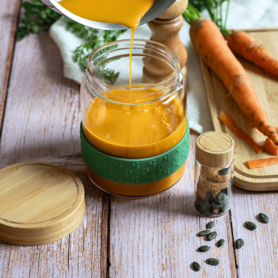 To Go-Mittagesset: Glas- Und Bambusgefäß Und Kleiner Saucengefäss