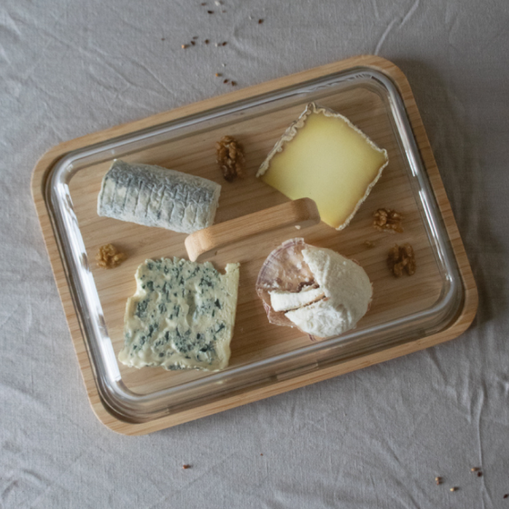 Cheese board with 2 knives