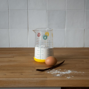 500-ml-Messbecher und 50-ml-Präzisionsmessbecher