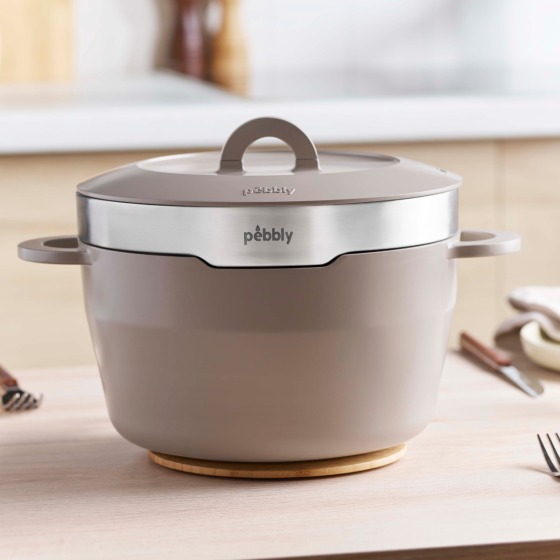 The Multifunctional Cocotte in Recycled Cast Aluminum