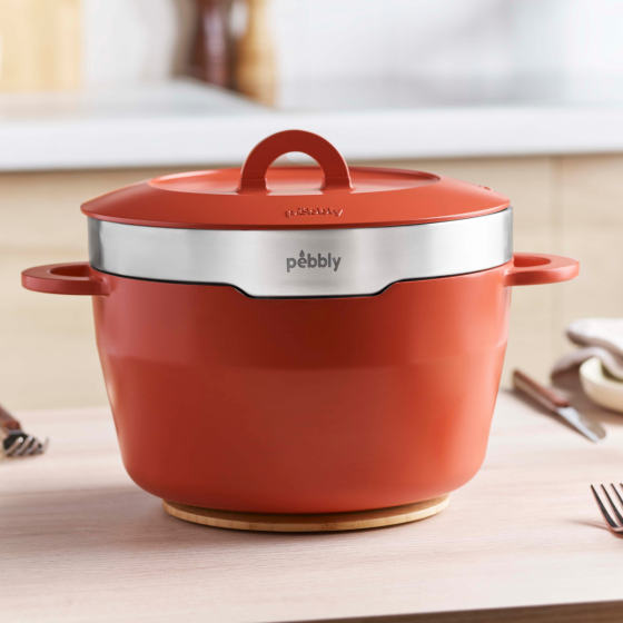 The Multifunctional Cocotte in Recycled Cast Aluminum