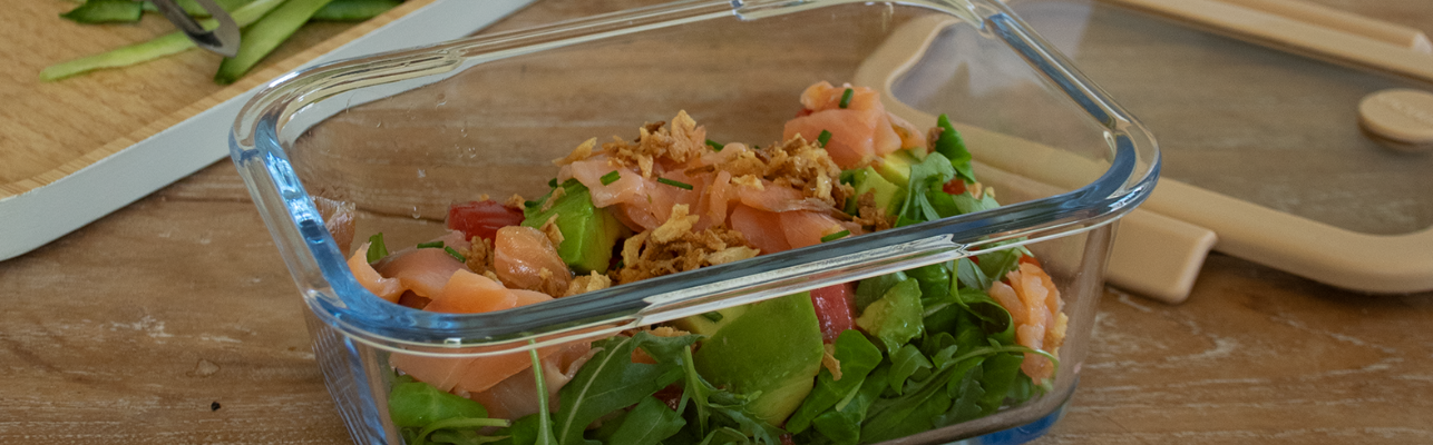 Voyagez à travers le Monde avec Pebbly et nos Recettes de Salades Estivales